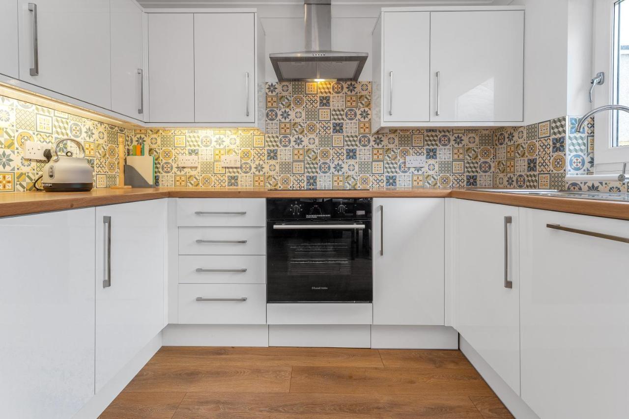 Holiday home Cheerful - - 4 Bedroom 3 Bath
