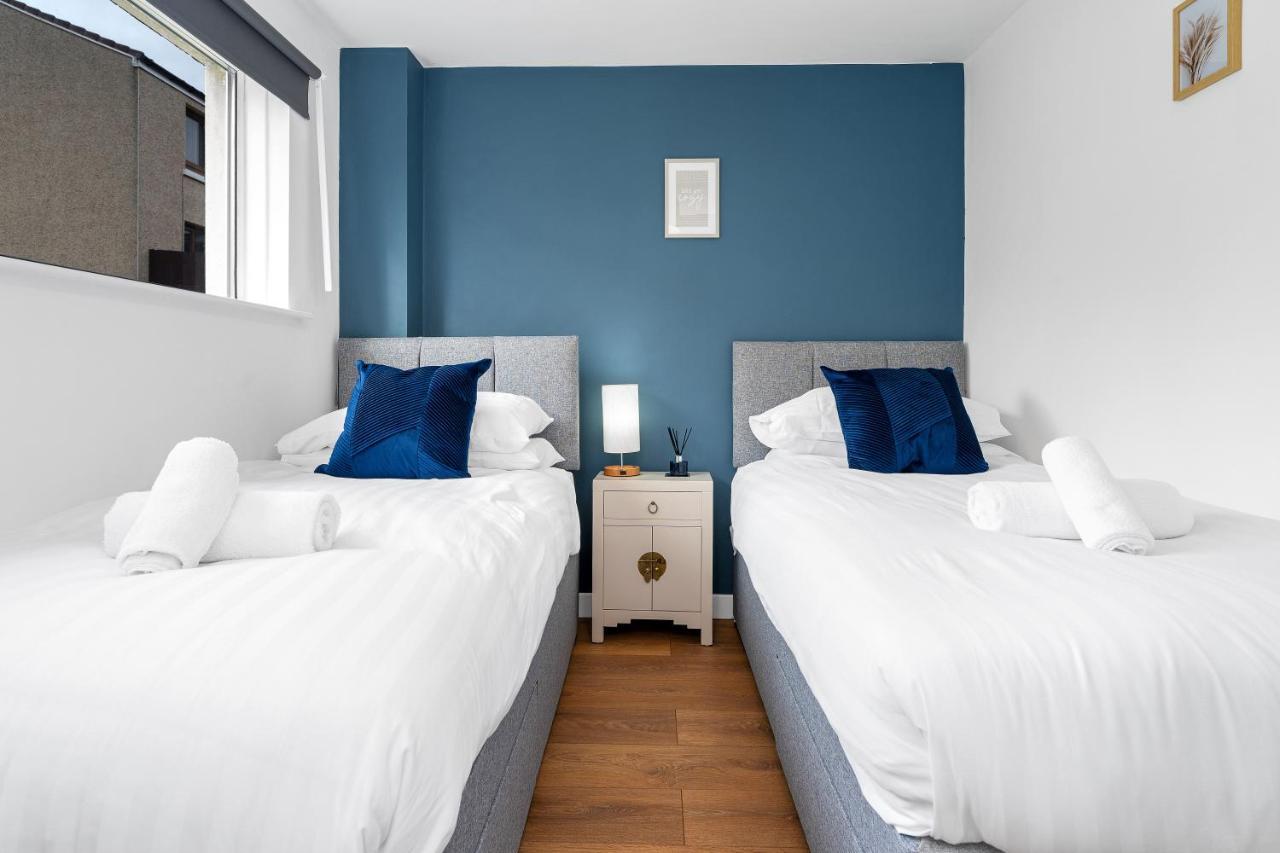 Holiday home Cheerful - - 4 Bedroom 3 Bath *