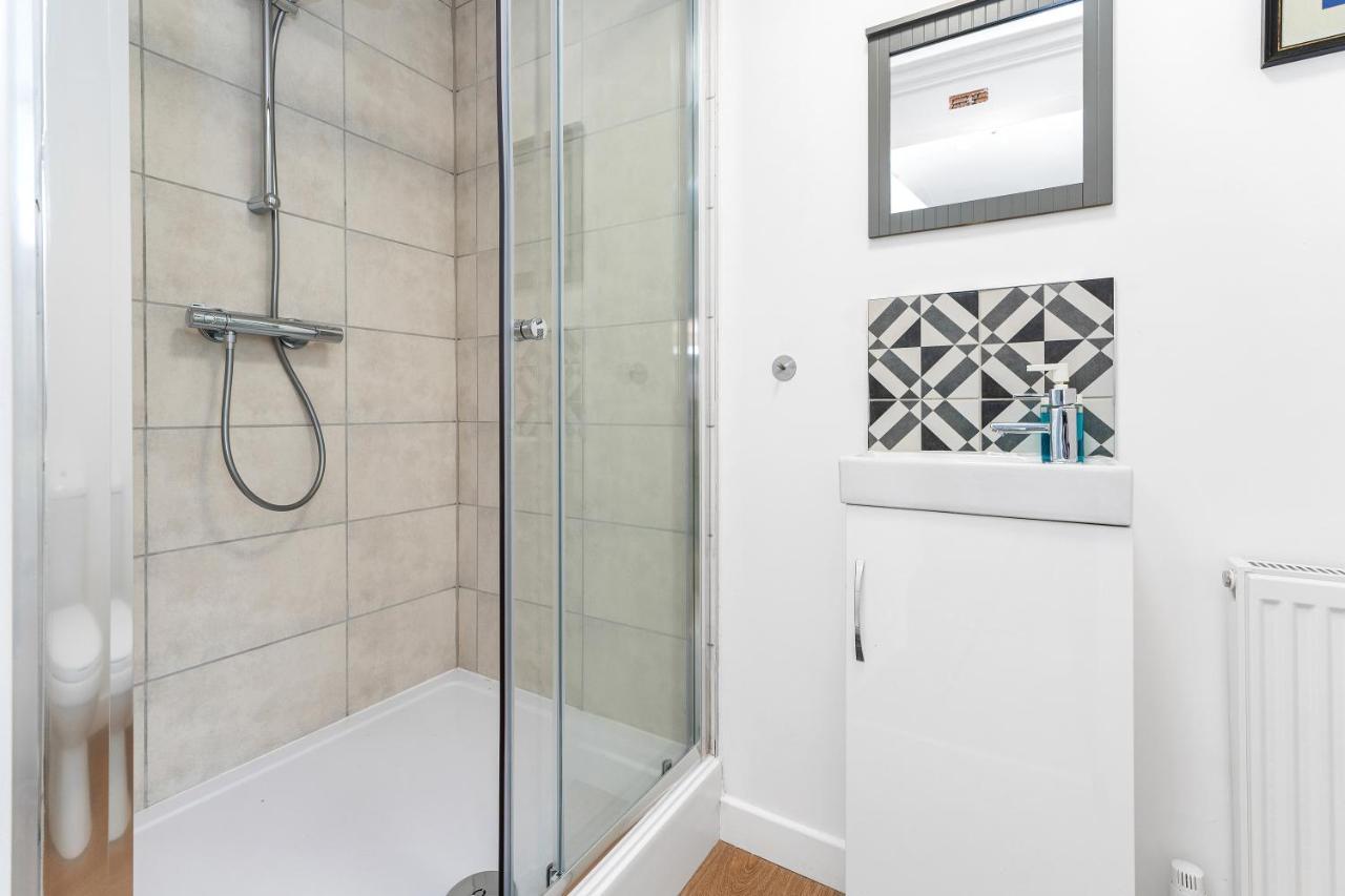 Cheerful - - 4 Bedroom 3 Bath
