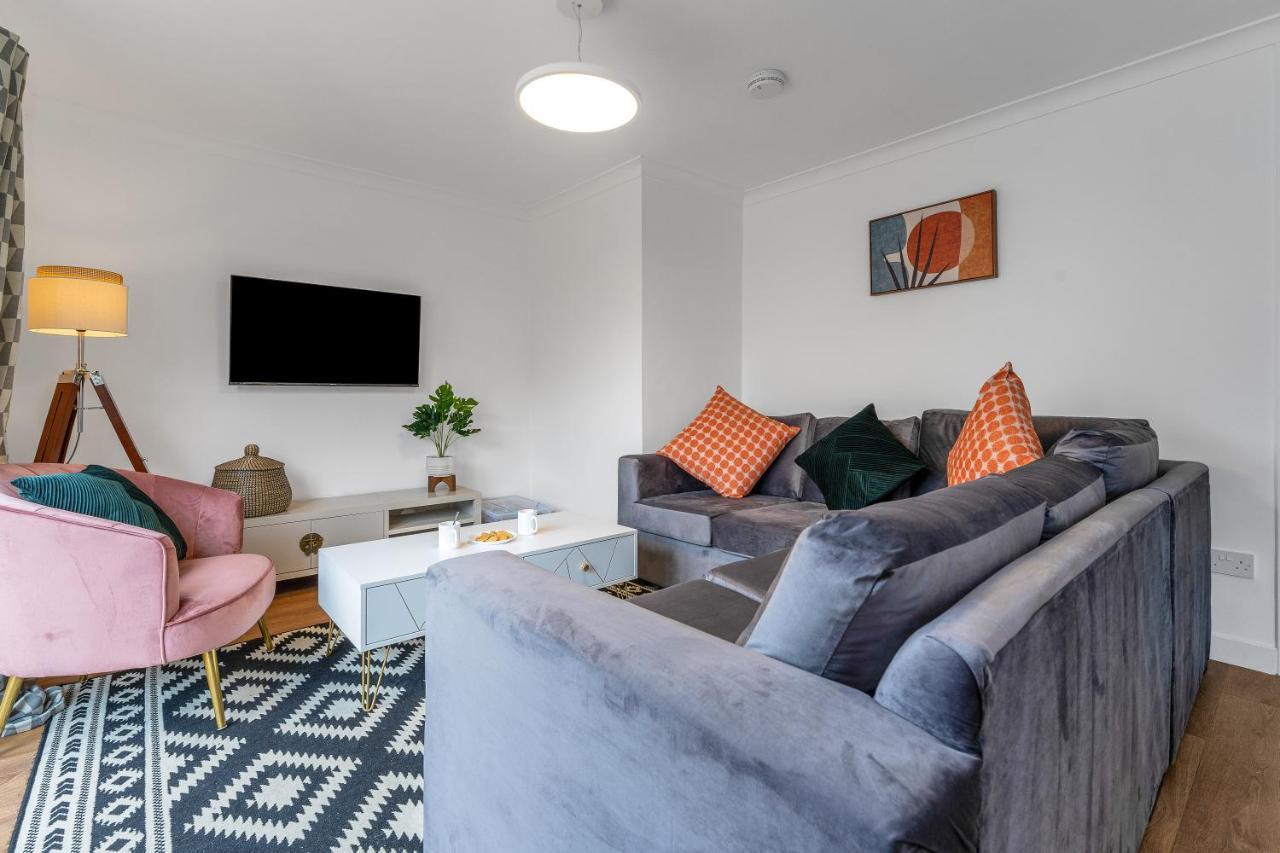 Holiday home Cheerful - - 4 Bedroom 3 Bath *