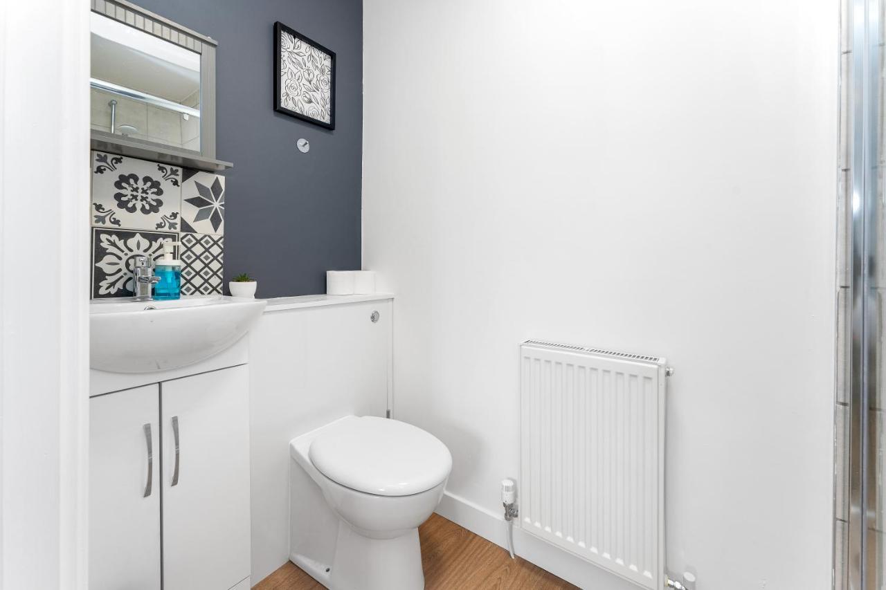 Cheerful - - 4 Bedroom 3 Bath Holiday home *