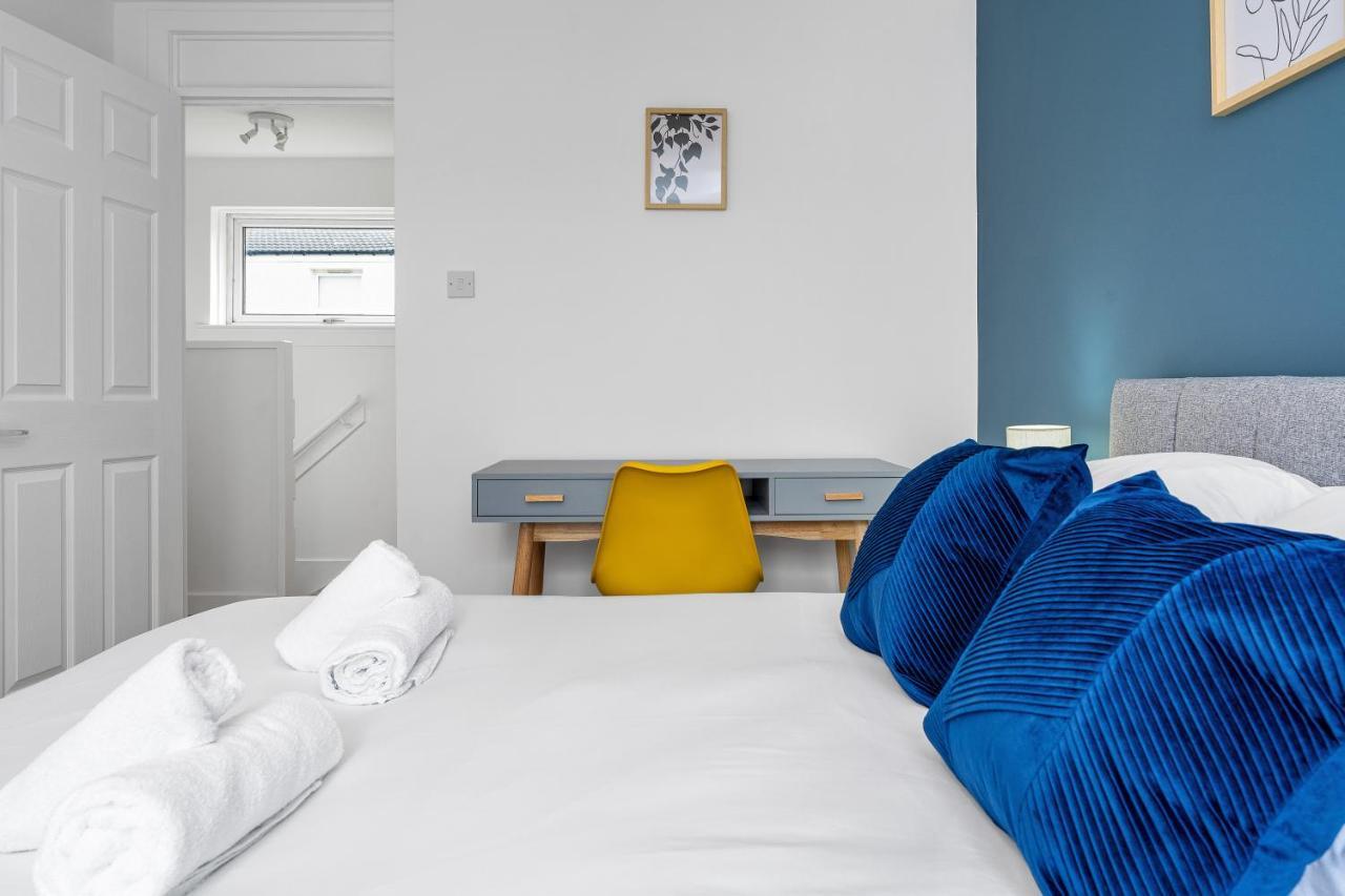Cheerful - - 4 Bedroom 3 Bath Holiday home