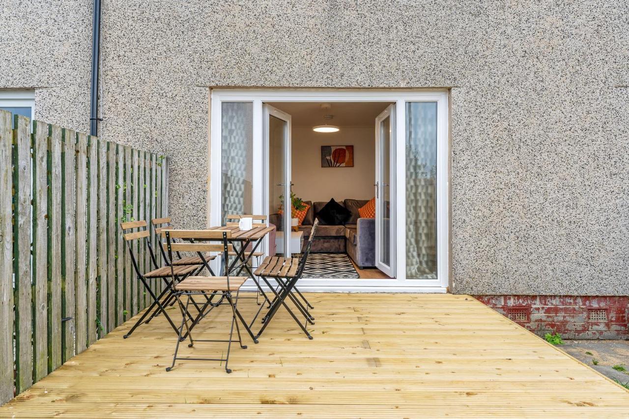 Cheerful - - 4 Bedroom 3 Bath Holiday home