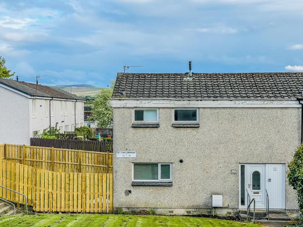 Cheerful - - 4 Bedroom 3 Bath Holiday home